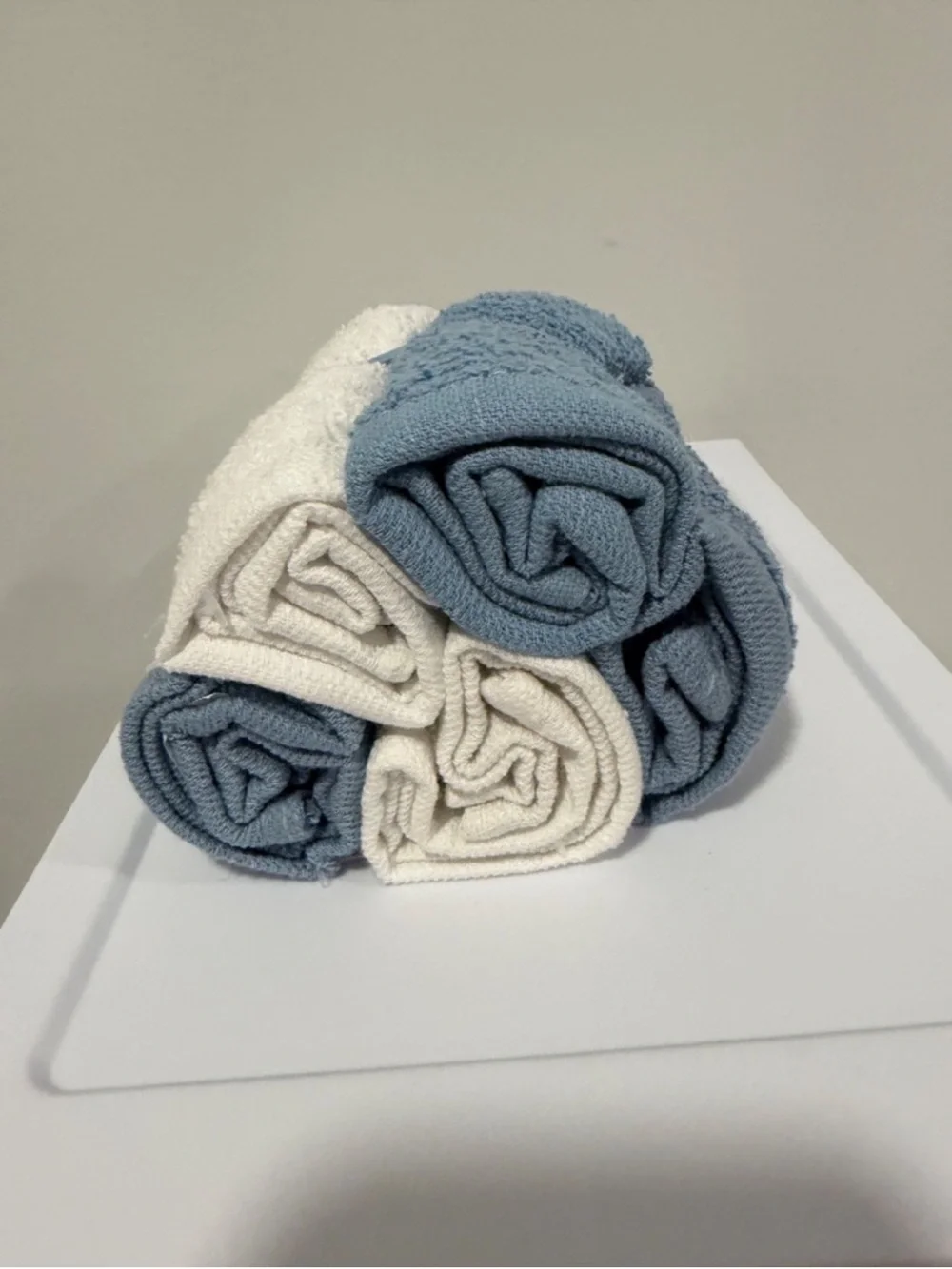 Home Collection White Blue Wash Cloths x 5 Embroidered Soap So Fresh So Clean